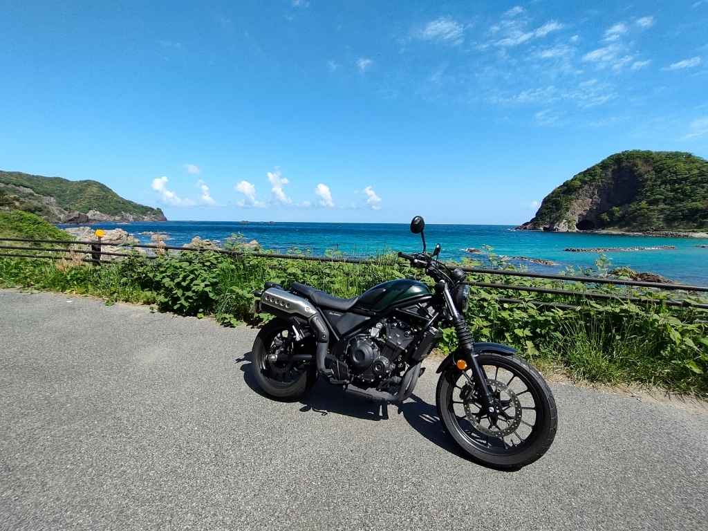 日本海をバックにしたCL500