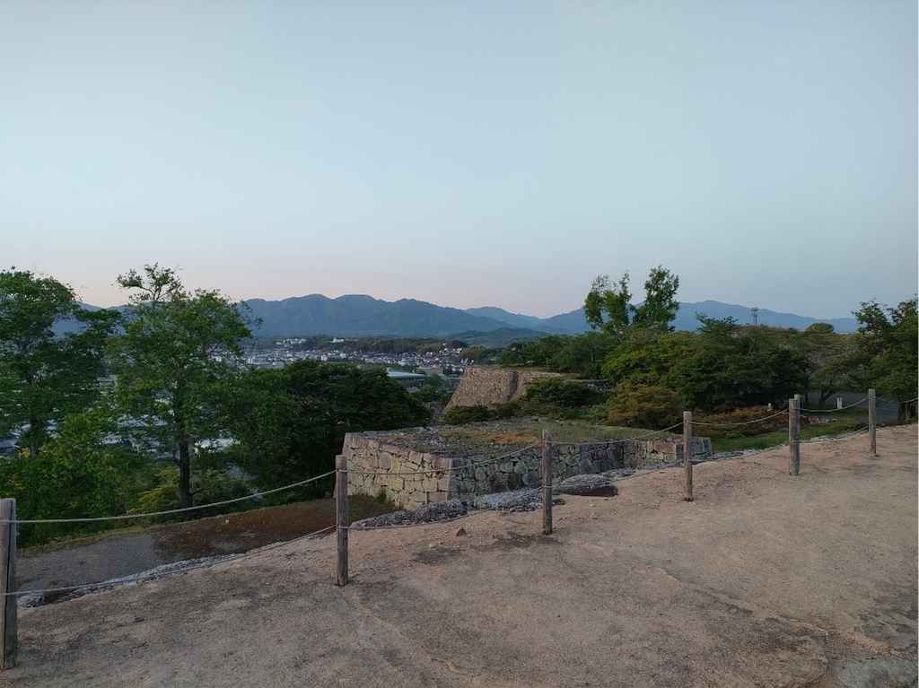 津山城の天守跡から見下ろす風景