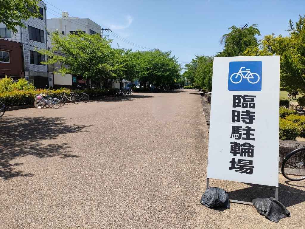 姫路城前の臨時駐輪場