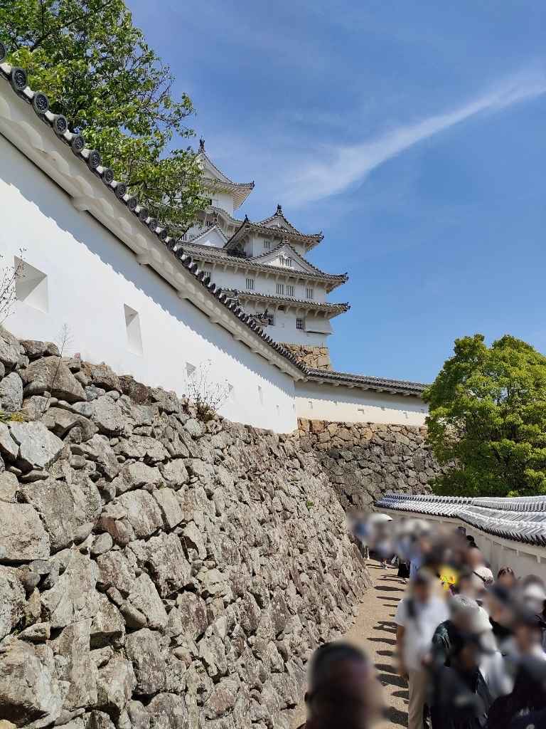 姫路城の天守閣に向かう待ち行列
