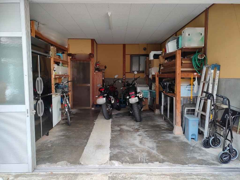 城崎温泉みつわ旅館のバイクの屋内駐車スペース