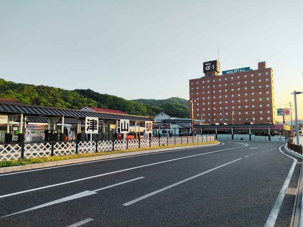 ホテル・アルファー津山と津山駅