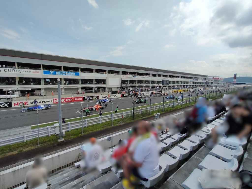 スーパーフォーミュラの富士スピードウェイのコース風景