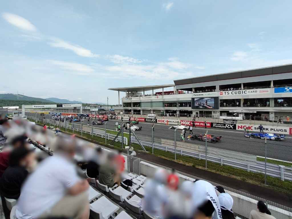 スーパーフォーミュラの富士スピードのレース直前の様子