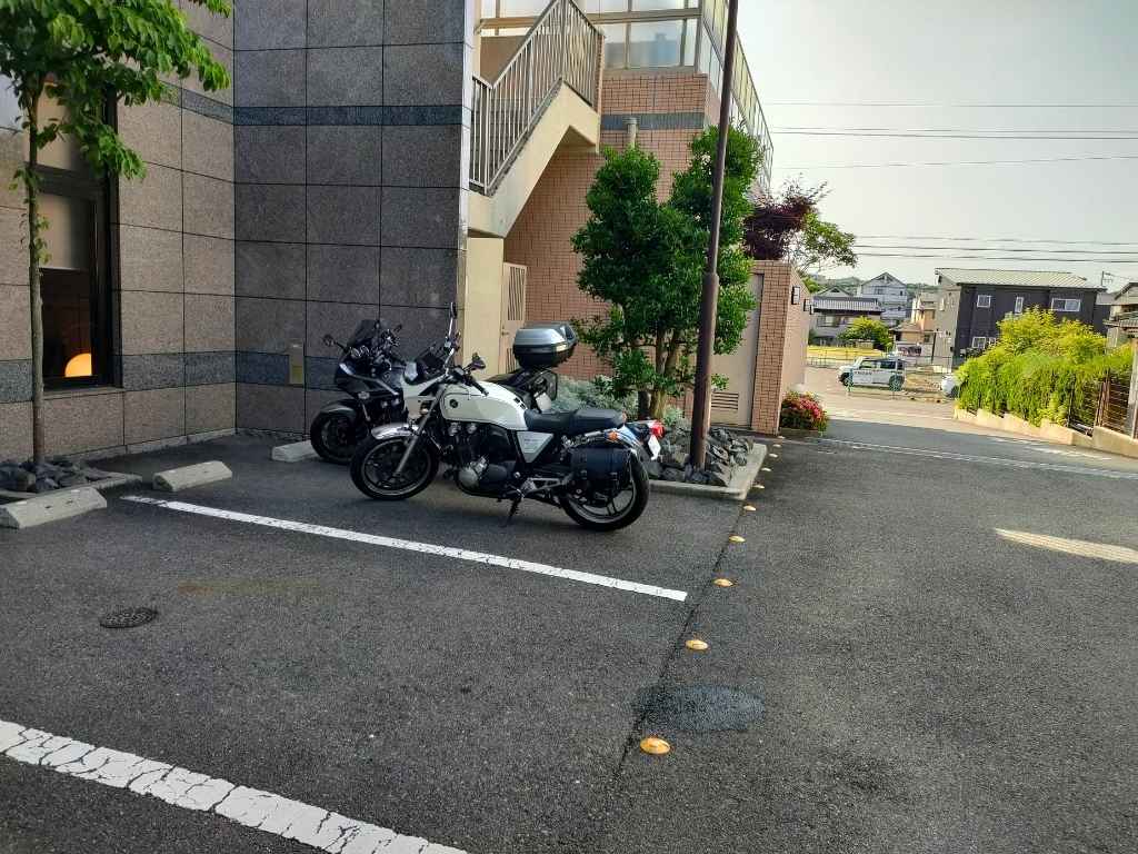 ホテルルートイン土岐に駐車したバイク