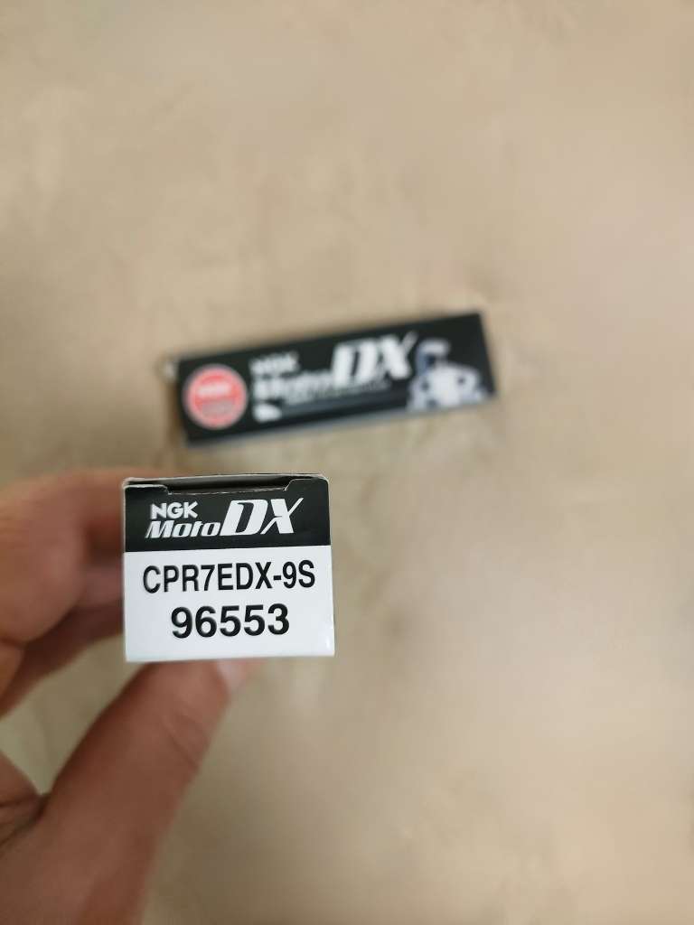 Vストローム250用スパークプラグ